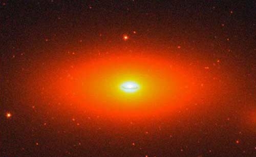 سیاهچاله‌ای غول‌پیکر و عجیب
