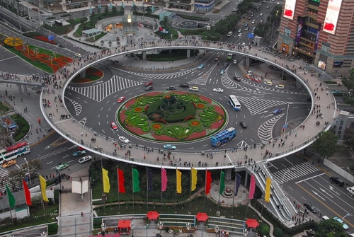 [تصویر:  lujiazui-pedestrian-bridge-1%5B6%5D.jpg]