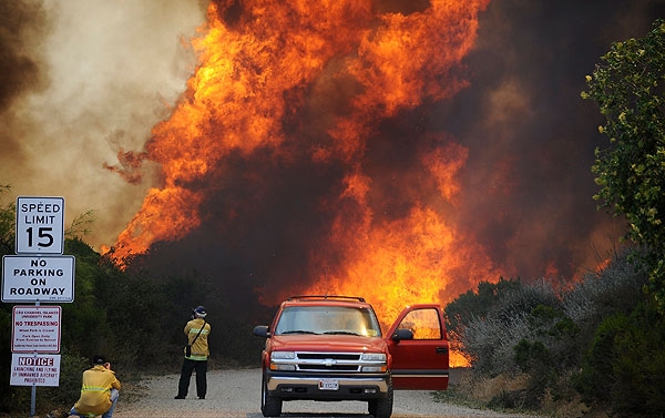  Wildfires rage along California coast