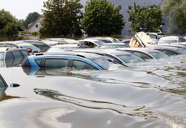 Parked cars in the flooded village of Fischerdorf near Deggendorf, Germany 