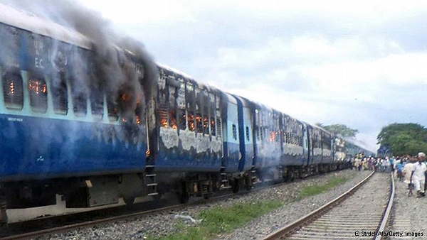 ۳۷ هندی در تصادف با قطار کشته شدند
