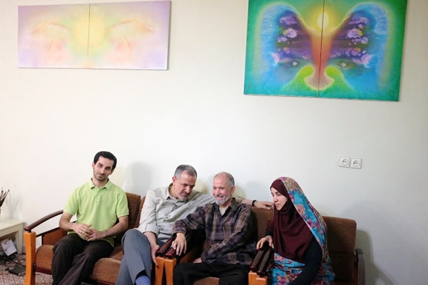 دیدار مسجد جامعی با خانواده یک هنرمند جانباز 