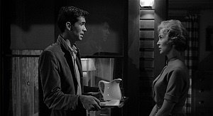 نمایی از آنتونی پرکینز و جنت لی در فیلم روانی( سایکو) ساخته آلفرد هیچکاک ۱۹۶۰