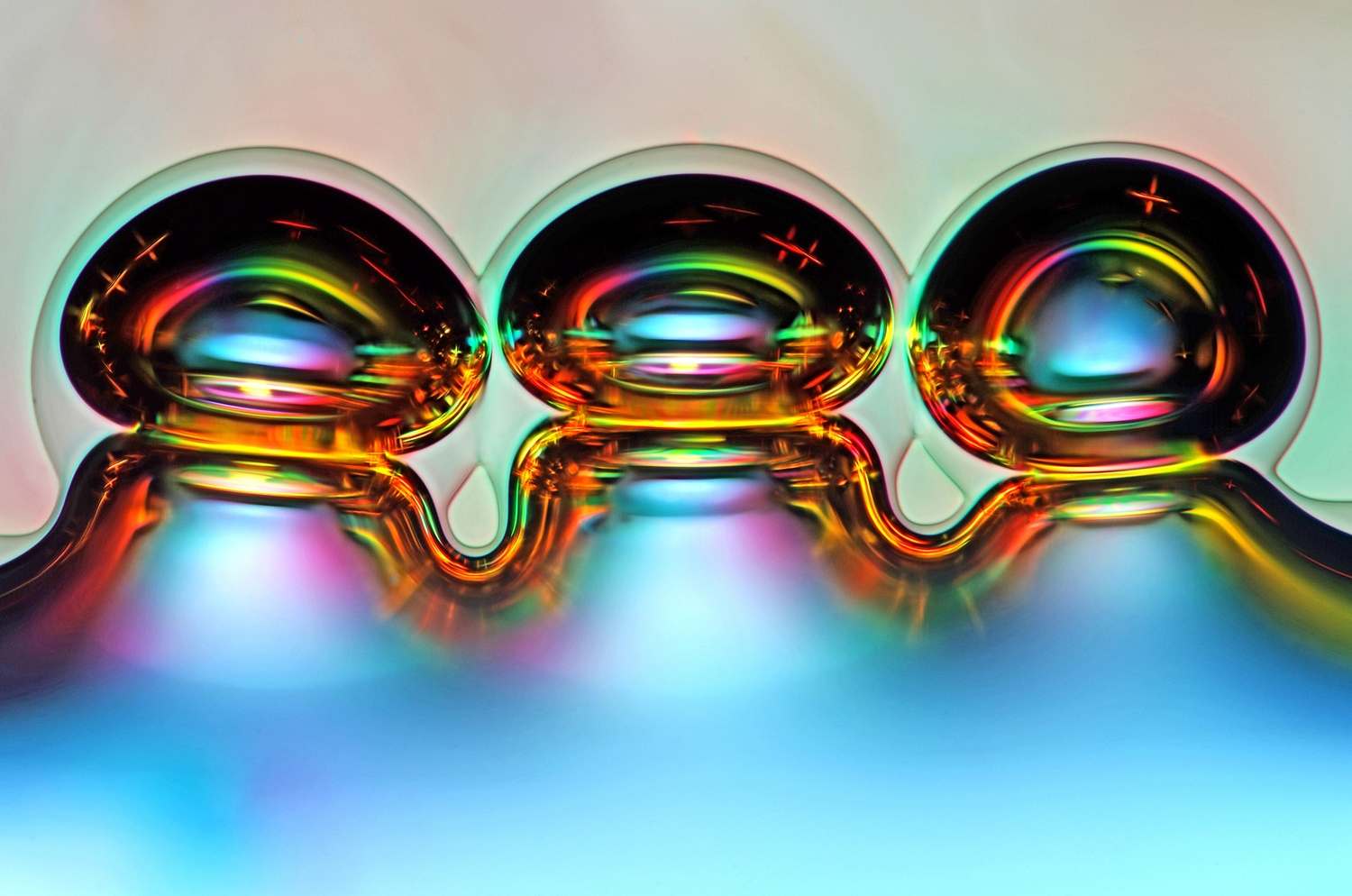 عکس روز: حباب‌های رنگین میکروسکوپی