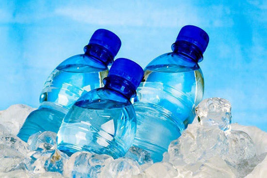 بطری‌های آب پلاستیکی