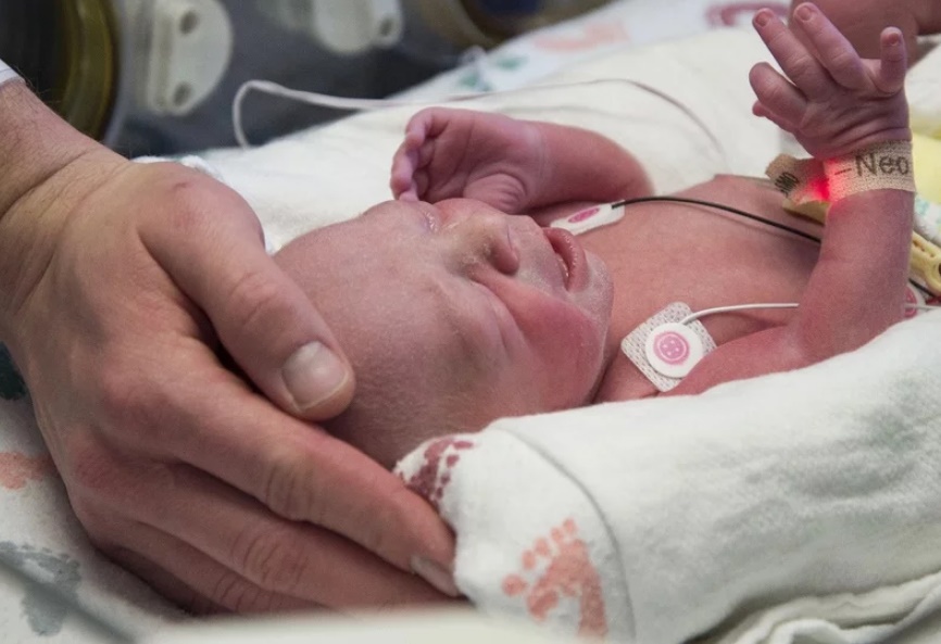 نخستین نوزاد آمریکایی از رحم پیوندی به دنیا آمد