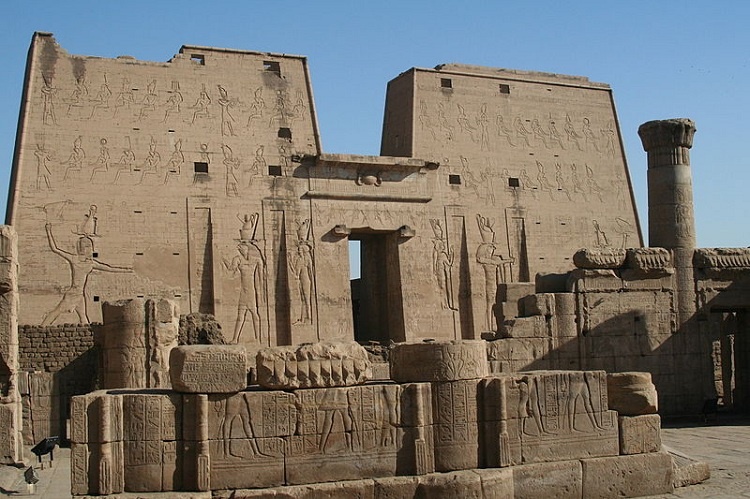 معبد ادفو در مصر باستان