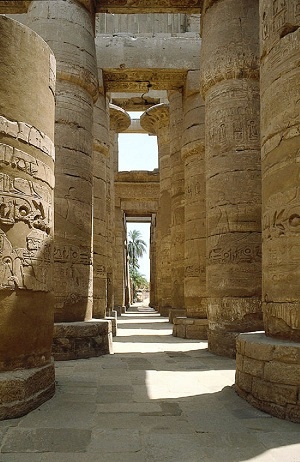 ستون های معبد آرناک