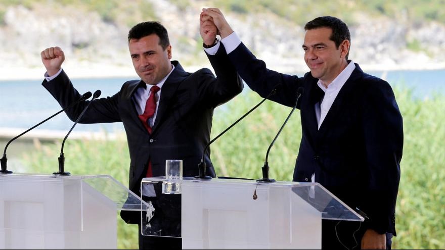 نخست وزیران یونان و مقدونیه پیمان تغییر نام مقدونیه را امضا کردند