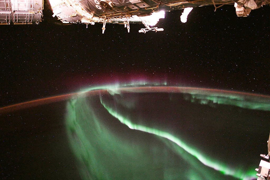 عکس روز |شفق قطبی از فضا