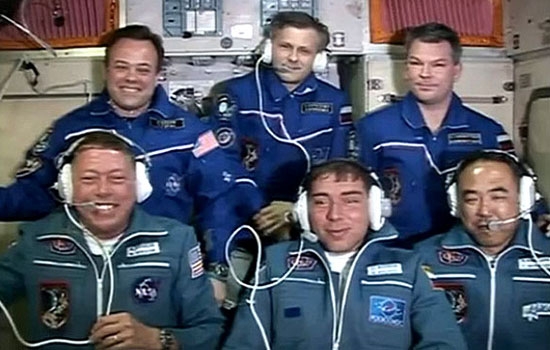 گفتگوی 6 پدر فضانورد با اعضای خانواده خود بر روی زمین
