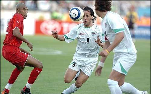 نمایی از دیدار ایران - بحرین در مرحله انتخابی جام جهانی 2006
