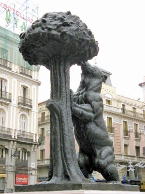 مادرید - مجسمه خرس و درخت