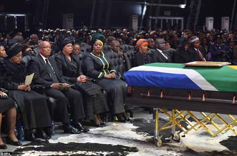 مراسم خاکسپاری ماندلا در قاب تصویر