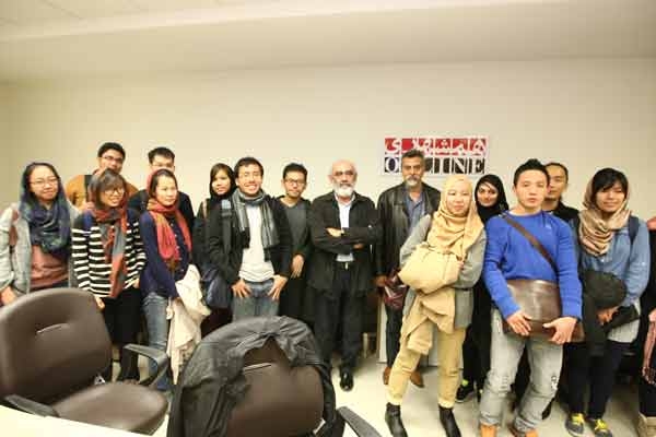 پروفسور فرید العطاس و دانشجویان سنگاپوری در همشهری آنلاین