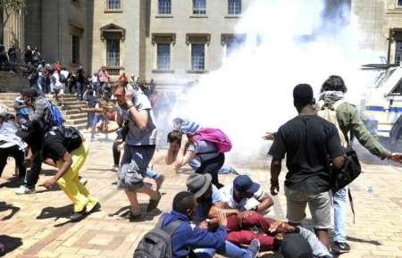 تظاهرات دانشجویان در آفریقای جنوبی برای اصلاحات آموزشی و کاهش شهریه‌ها