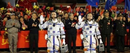 دو فضانورد چینی به مدار زمین رفتند