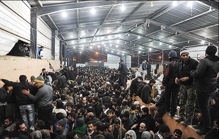 روزانه ۲۰ هزار زائر عتبات عالیات از مرز مهران تردد می‌کنند