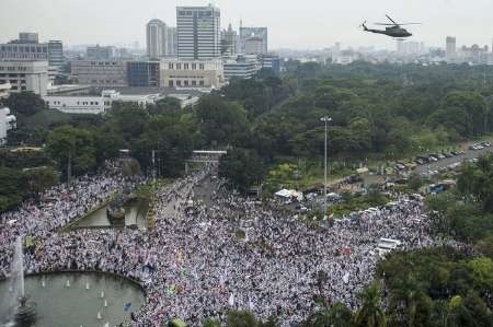 تظاهرات ده‌ها هزار اندونزیایی در اعتراض به توهین به مقدسات اسلامی