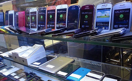 نوسان قیمت ارز بهای گوشی تلفن همراه را ۱۰ تا ۱۵ درصد افزایش داده است