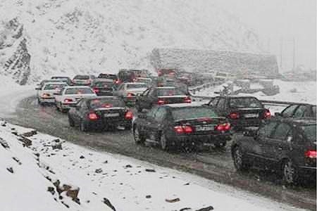 بارش برف در اکثر استان‌ها | برخورد با خودرو بدون زنجیر چرخ