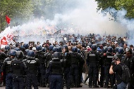 تظاهرات در فرانسه به خشونت کشیده شد | ۷۳ نفر بازداشت شدند