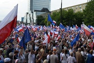 تظاهرات گسترده ضددولتی در پایتخت لهستان