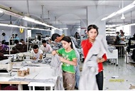 کودکان پناهجوی سوری در ترکیه برای داعشی‌ها اونیفورم می‌دوزند