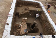 کشف فضاهای معماری و ظروف سفالی و شیشه‌ای از شهر قدیم آمل