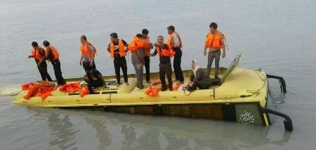 اتوبوس در آب‌های قشم غرق شد | سرنشینان نجات یافتند