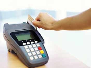 کارت اعتباری در دست‌انداز؛ بانک‌ها تردید دارند