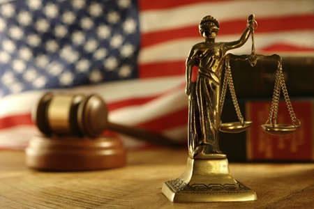 مجوز قاضی فدرال برای اقامت موقت افراد دارای روادید آمریکا