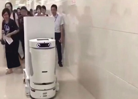 روبات‌ها جایگزین بهیارهای چینی شده‌اند