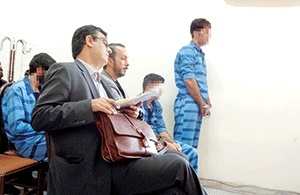دانشجوی دکتری در برابر مجازات قطع دست