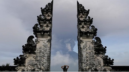 فوران آتشفشان بالی؛ دستور تخلیه ۱۰۰ هزار نفر از منطقه