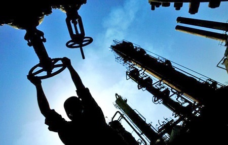 عقب‌نشینی بازارهای نفت در واکنش به افزایش تولید آمریکا