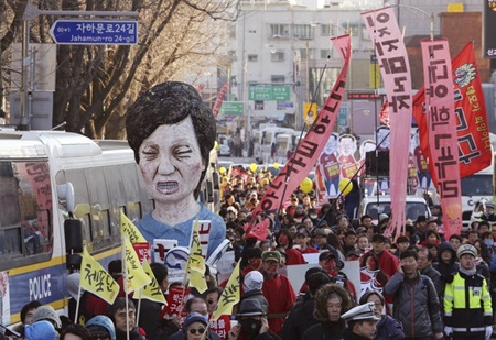 راهپیمایی گسترده حامیان و مخالفان رئیس جمهور کره‌ جنوبی