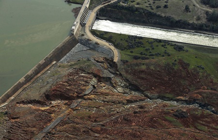 عکس روز: سرریز شدن سد کالیفرنیا