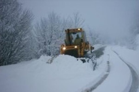 جاده چالوس - کرج به دلیل بارش شدید برف و کولاک بسته است
