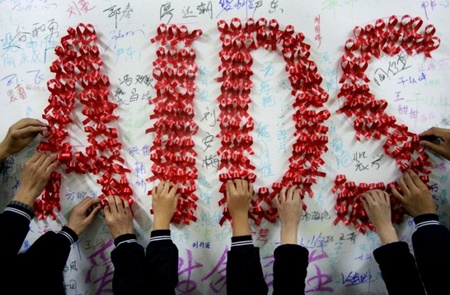 چین برای مبارزه با ایدز پزشکی سنتی را تبلیغ می‌کند