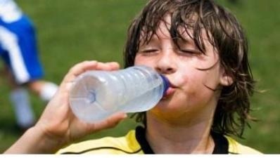 چرا باید کودکان از مصرف نوشیدنی‌های ورزشی خودداری کنند؟