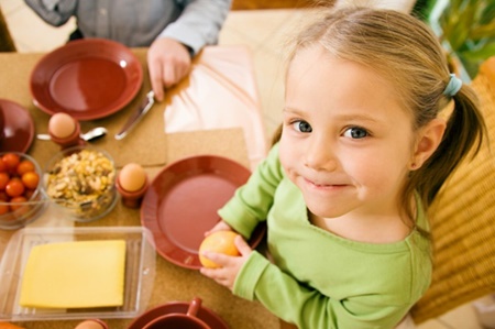 نکته بهداشتی روز: آداب غذا خوردن برای کودکان