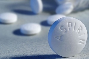 چرا سالمندان باید آسپرین را با احتیاط مصرف کنند؟