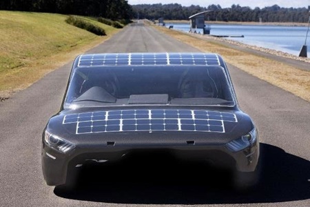 خودروی استرالیایی مجهز به ۲۸۴ سلول خورشیدی