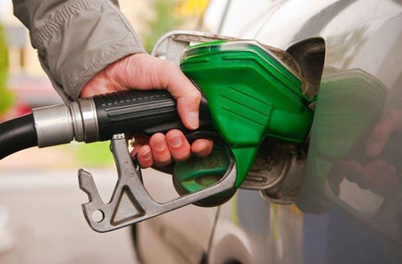 عضو کمیسیون انرژی: بنزین با فعال شدن کارت سوخت دو نرخی می‌شود