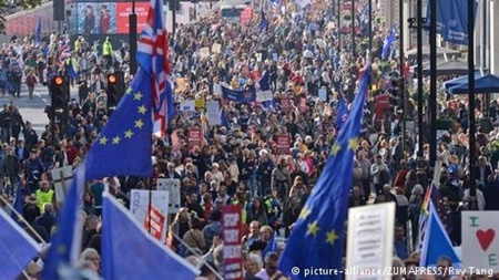 تظاهرات صدها هزار نفری مخالفان برگزیت در پایتخت انگلیس