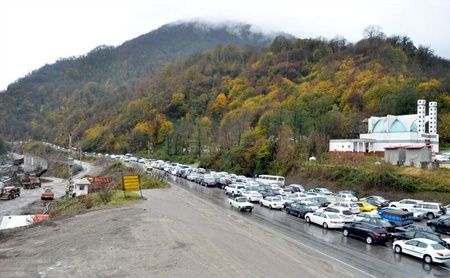باران و ترافیک مسافران برگشتی از مازندران را زمین‌گیر کرد