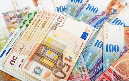  قیمت خرید دلار و یورو در بانک‌ها | تنها ارزی که بانک‌ها به مشتریان می‌فروشند