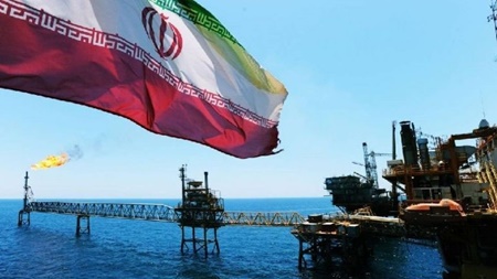 گزارش بلومبرگ از روند شکست تحریم‌ها | ۸ کشور از تحریم‌ نفتی آمریکا علیه ایران معاف می‌شوند