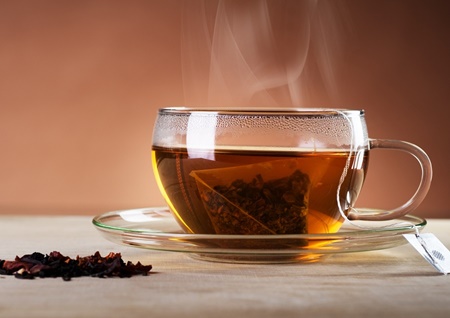 نوشیدن چای داغ ابتلا به سرطان را دوبرابر می‌کند